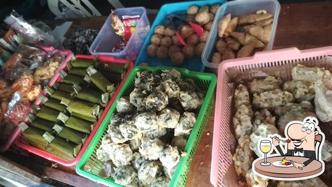 Toko Bu Siti: Jembatan Rasa dan Kehangatan di Cilacap